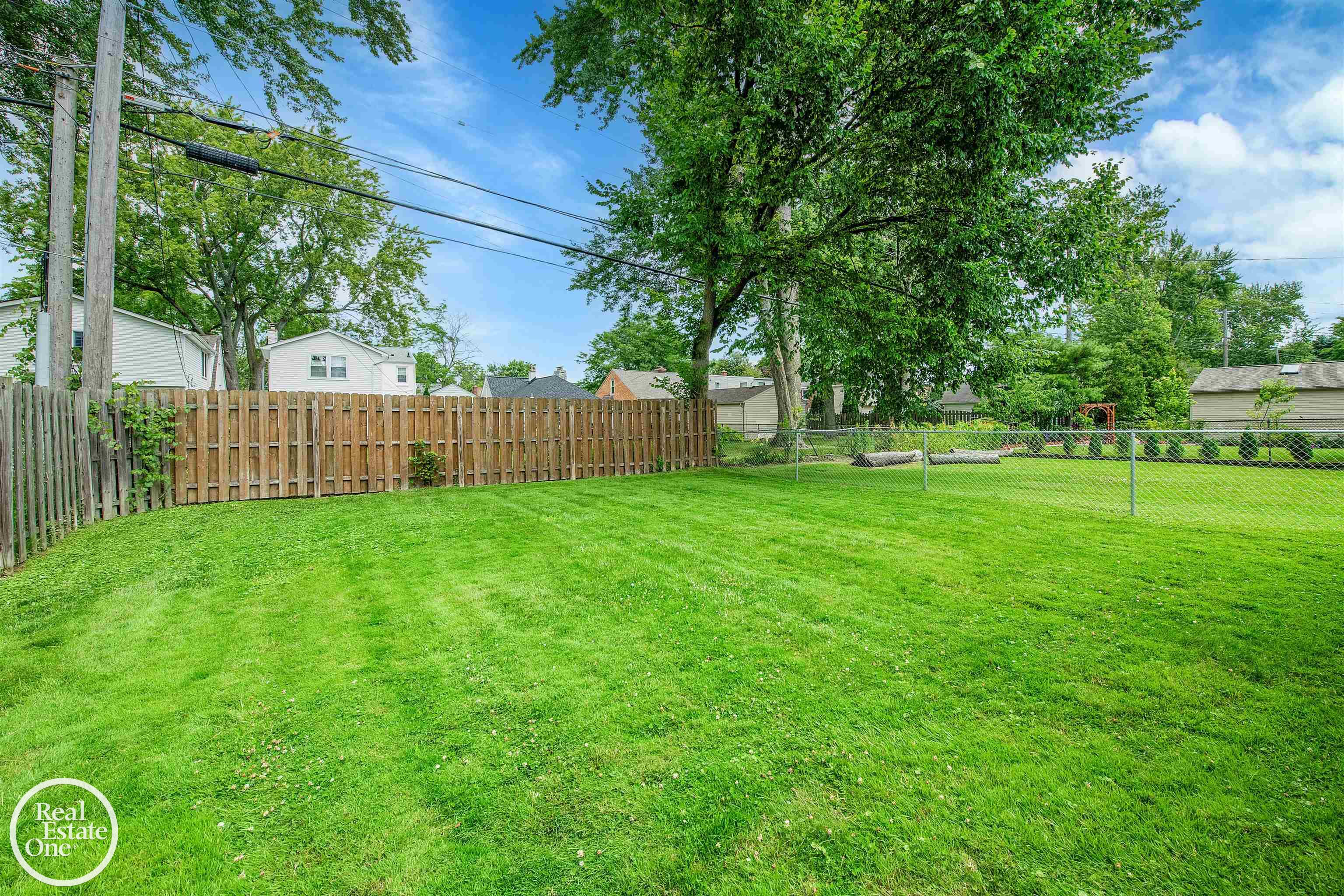 1258 Hampton Road Grosse Pointe Woods, MI 48236 - Photo 30 of 37