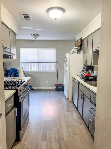 $390,000 | 5833 East Pontiac Way, Fresno, CA 93727