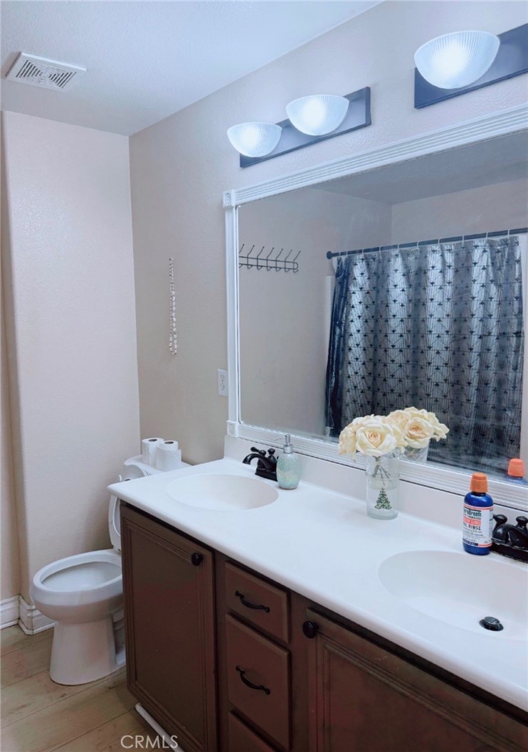 8692 East 9th Street, Unit 29 Rancho Cucamonga, CA 91730 - Photo 12 of 23 Master Bath double sink