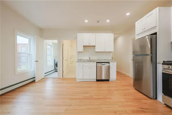 $2,500 | 529 Wood Street, Unit 4, Bristol, RI 02809