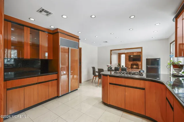 $1,025,000 | 16 Wiltshire Drive, Manalapan, NJ 07726