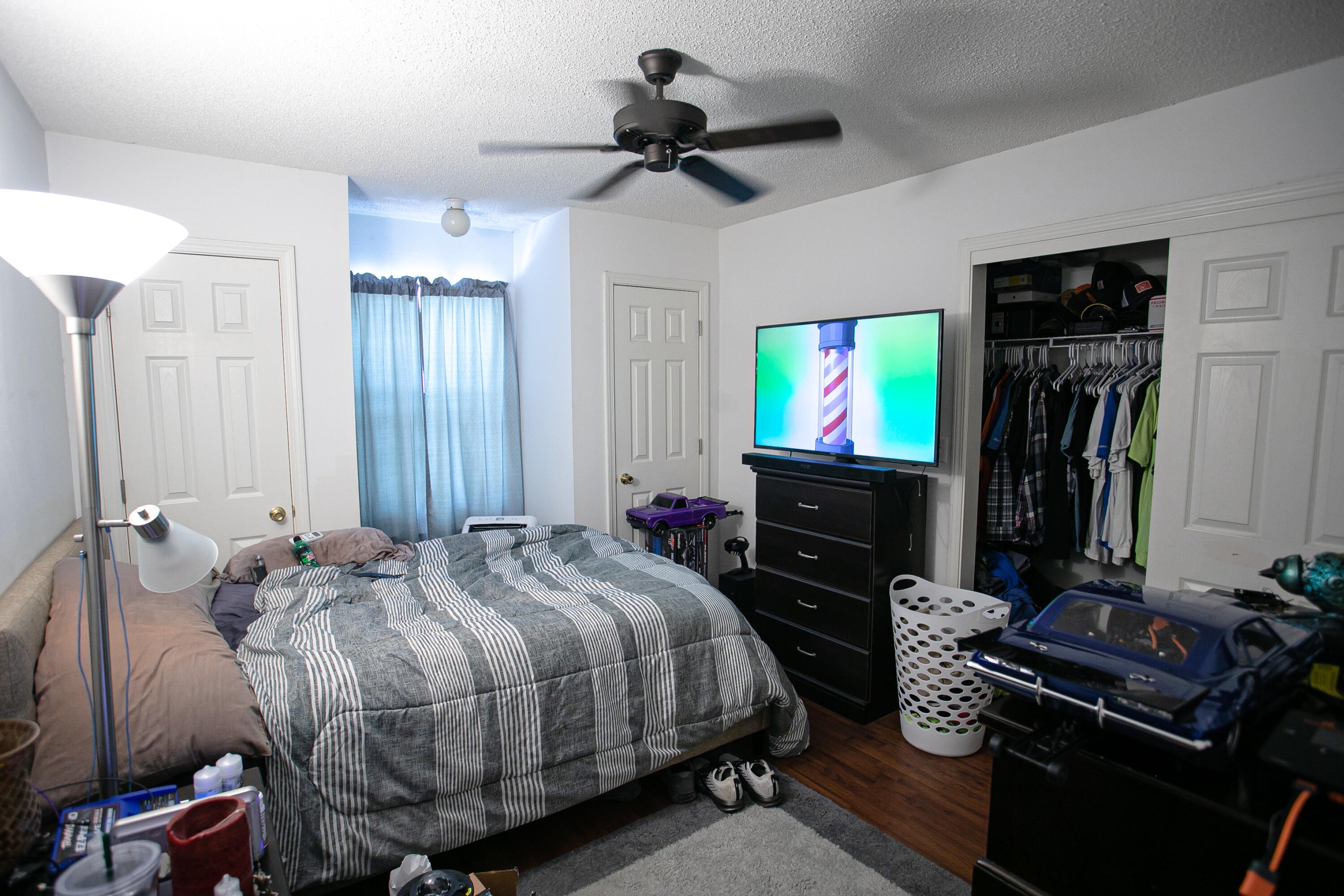 507 Keystone Road Mary Esther, FL 32569 - Photo 27 of 30 a bedroom with bed tv and dresser