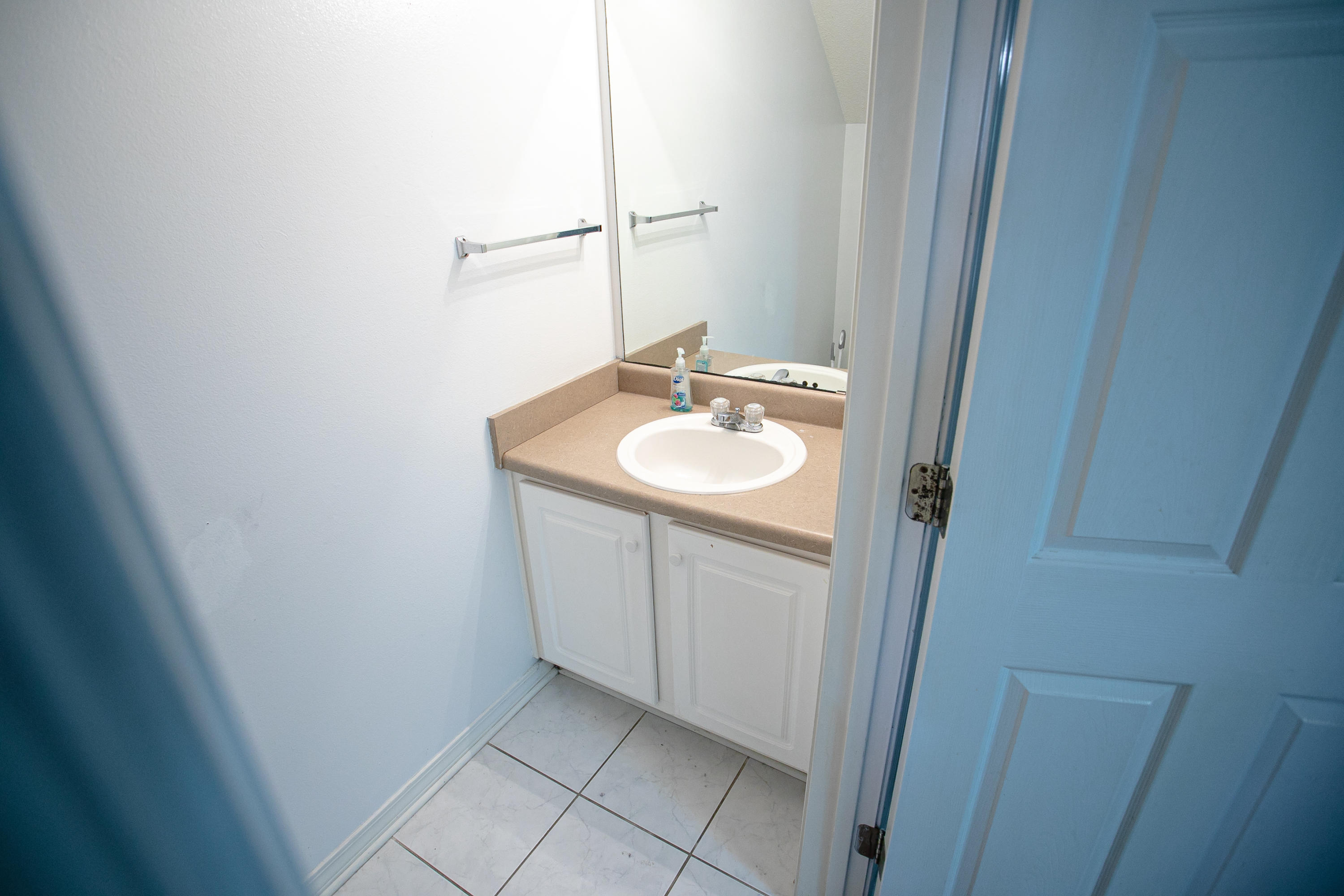 507 Keystone Road Mary Esther, FL 32569 - Photo 9 of 30 a bathroom with a sink and a mirror
