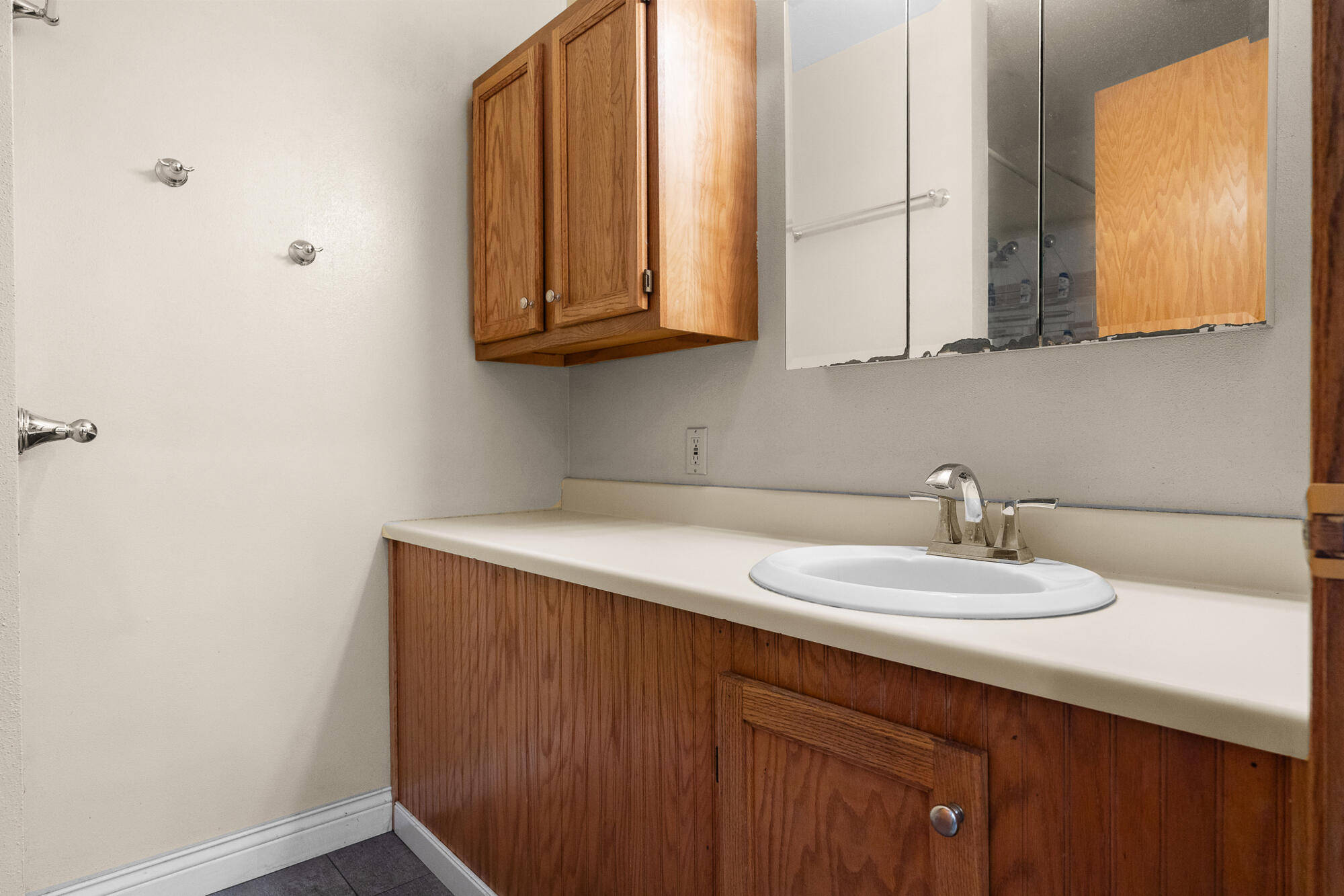 2005 State Street La Crosse, WI 54601 - Photo 21 of 44 21_dsc02029