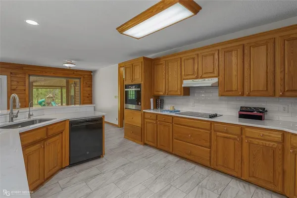 an empty room with windows and ceiling fan