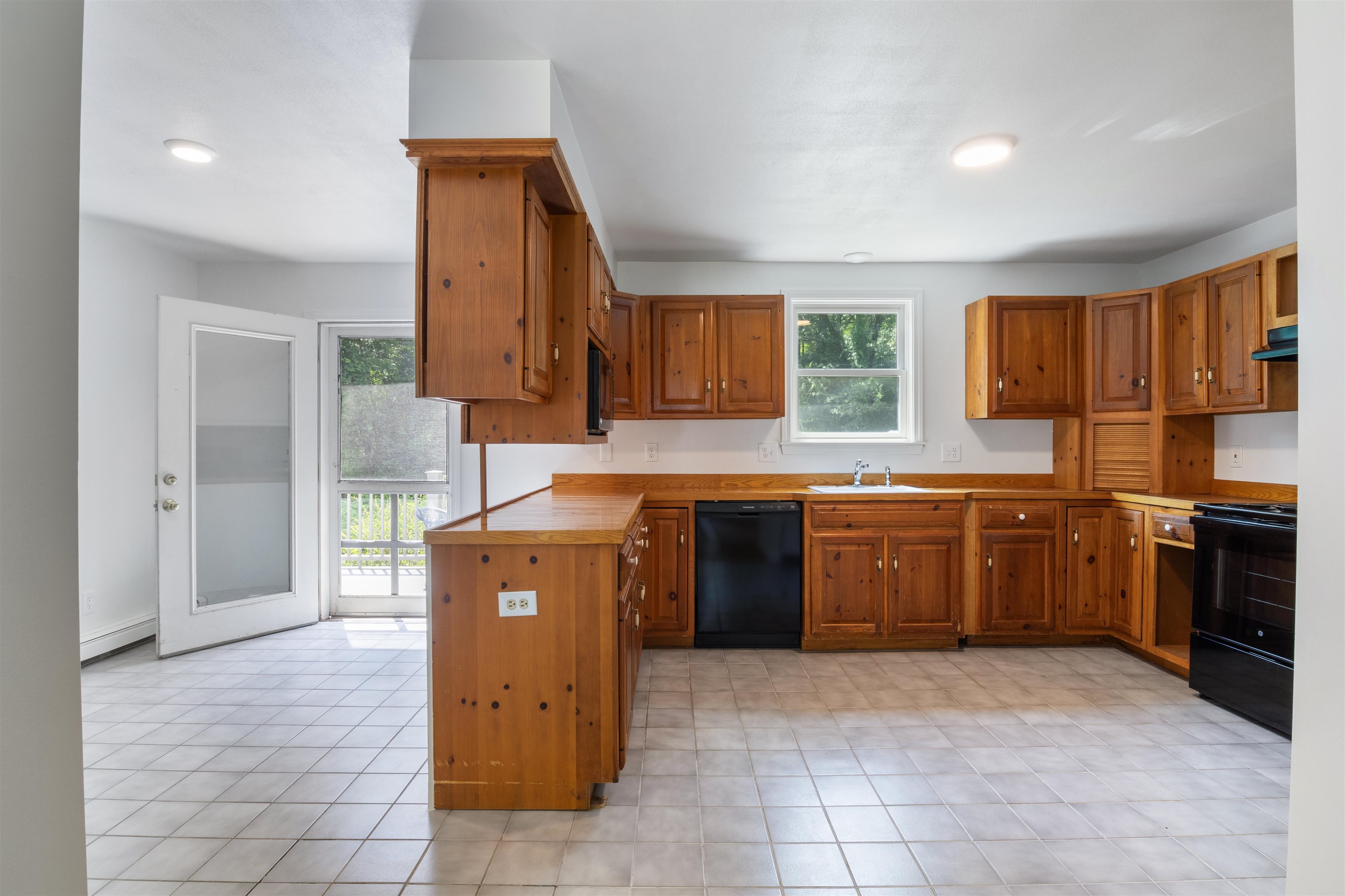 5 Huntington Place Hampton, NH 03842 - Photo 12 of 47