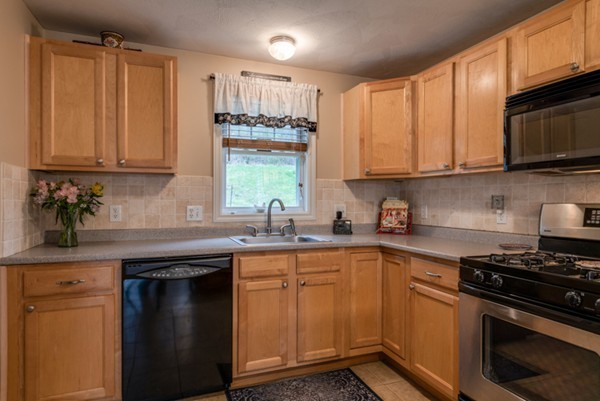 34 Boxford Road, Unit 34 Haverhill, MA 01835 - Photo 5 of 29