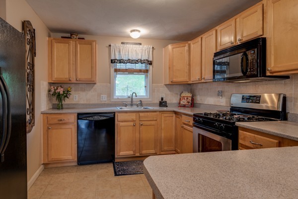 34 Boxford Road, Unit 34 Haverhill, MA 01835 - Photo 6 of 29