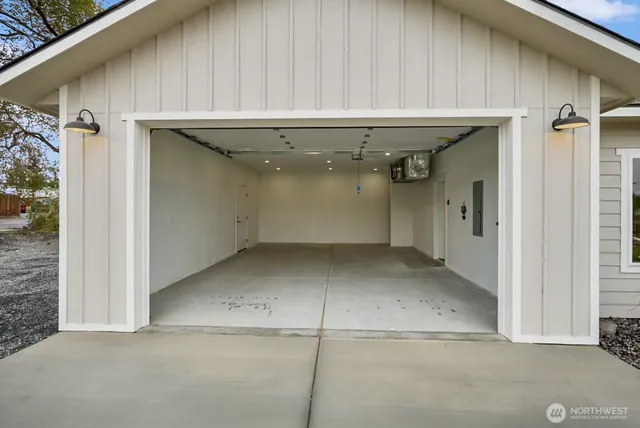 a view of a garage