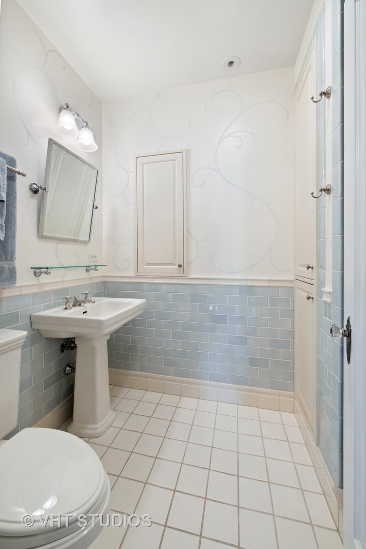 2944 Grant Street Evanston, IL 60201 - Photo 23 of 35