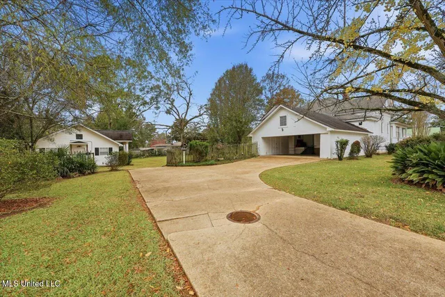 $225,000 | 501 2nd Avenue Southwest, Magee, MS 39111