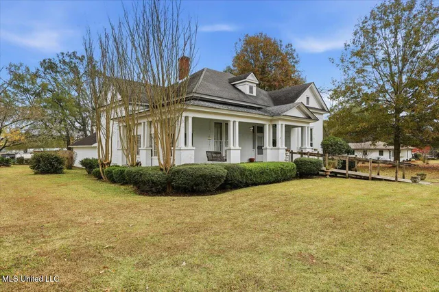 $225,000 | 501 2nd Avenue Southwest, Magee, MS 39111