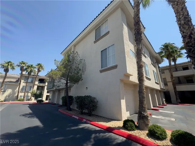 $1,595 | 7151 South Durango Drive, Unit 109, Las Vegas, NV 89113