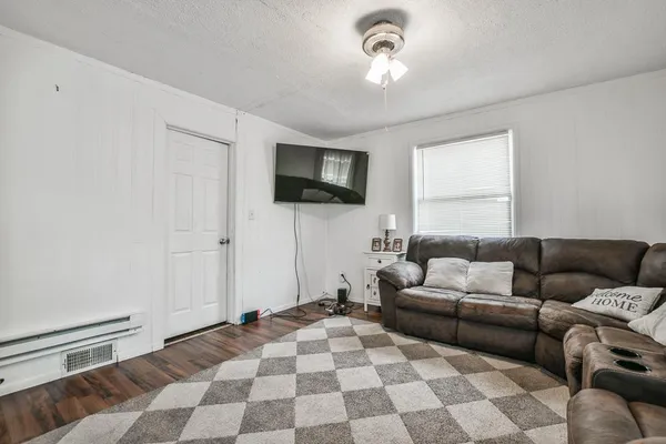 $350,000 | 202 East Main Street, Norwood Young America, MN 55397