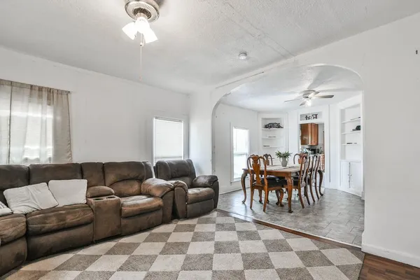 $350,000 | 202 East Main Street, Norwood Young America, MN 55397