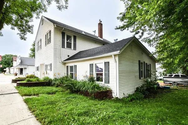 $350,000 | 202 East Main Street, Norwood Young America, MN 55397