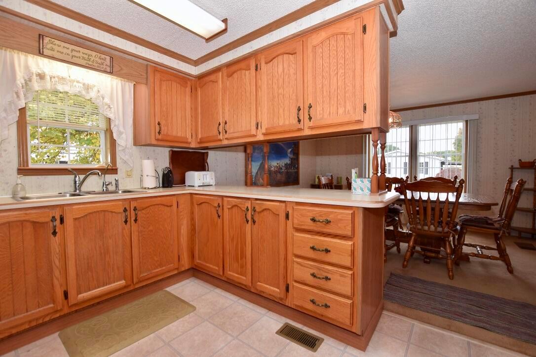 3200 Smeltzer Road, Unit 100 Marion, OH 43302 - Photo 13 of 29 Kitchen