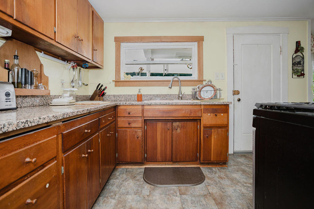77 Main Street New Sharon, ME 04955 - Photo 6 of 70 taylor-kaminsky-photo-27