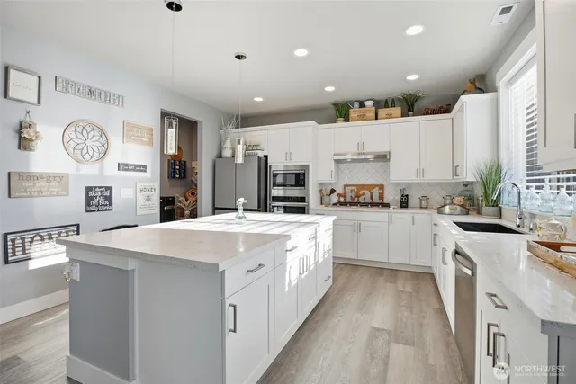 $874,999 | 1189 Seawall Lane, Oak Harbor, WA 98277