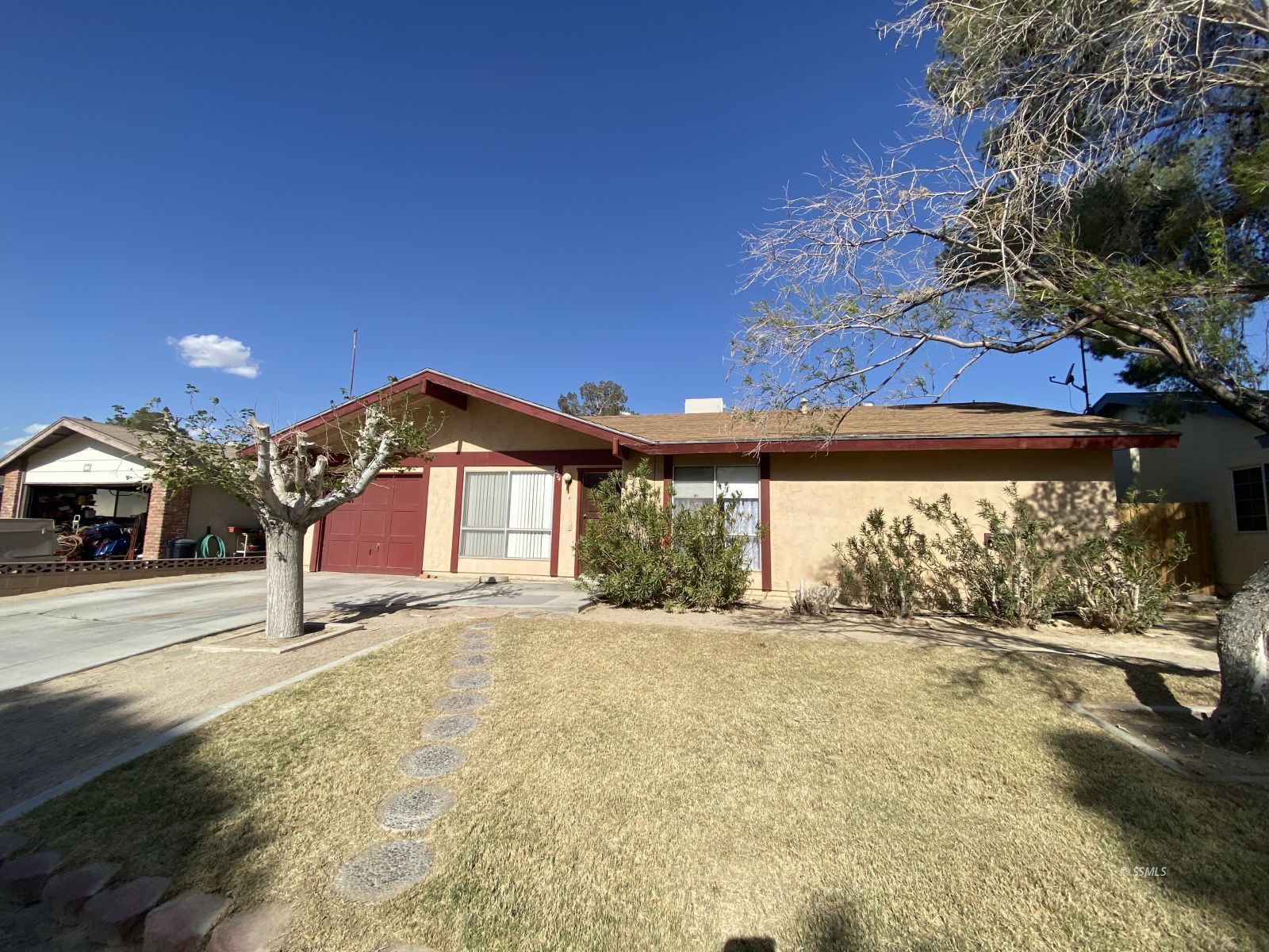 324 Traci Lane Ridgecrest, CA 93555 - Photo 2 of 20
