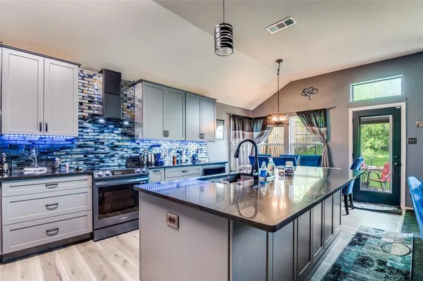 $375,000 | 805 East Huitt Lane, Euless, TX 76040