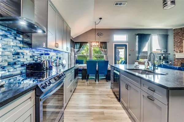 $375,000 | 805 East Huitt Lane, Euless, TX 76040