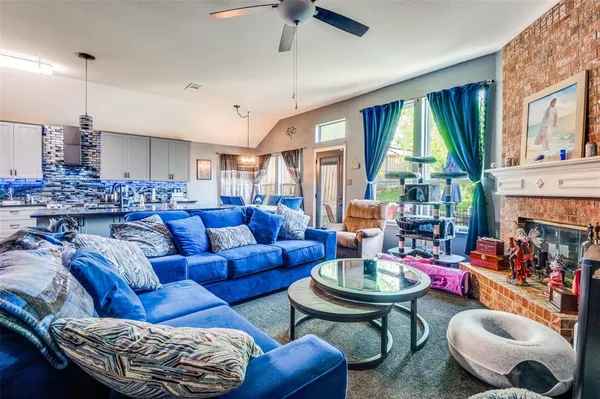 $375,000 | 805 East Huitt Lane, Euless, TX 76040
