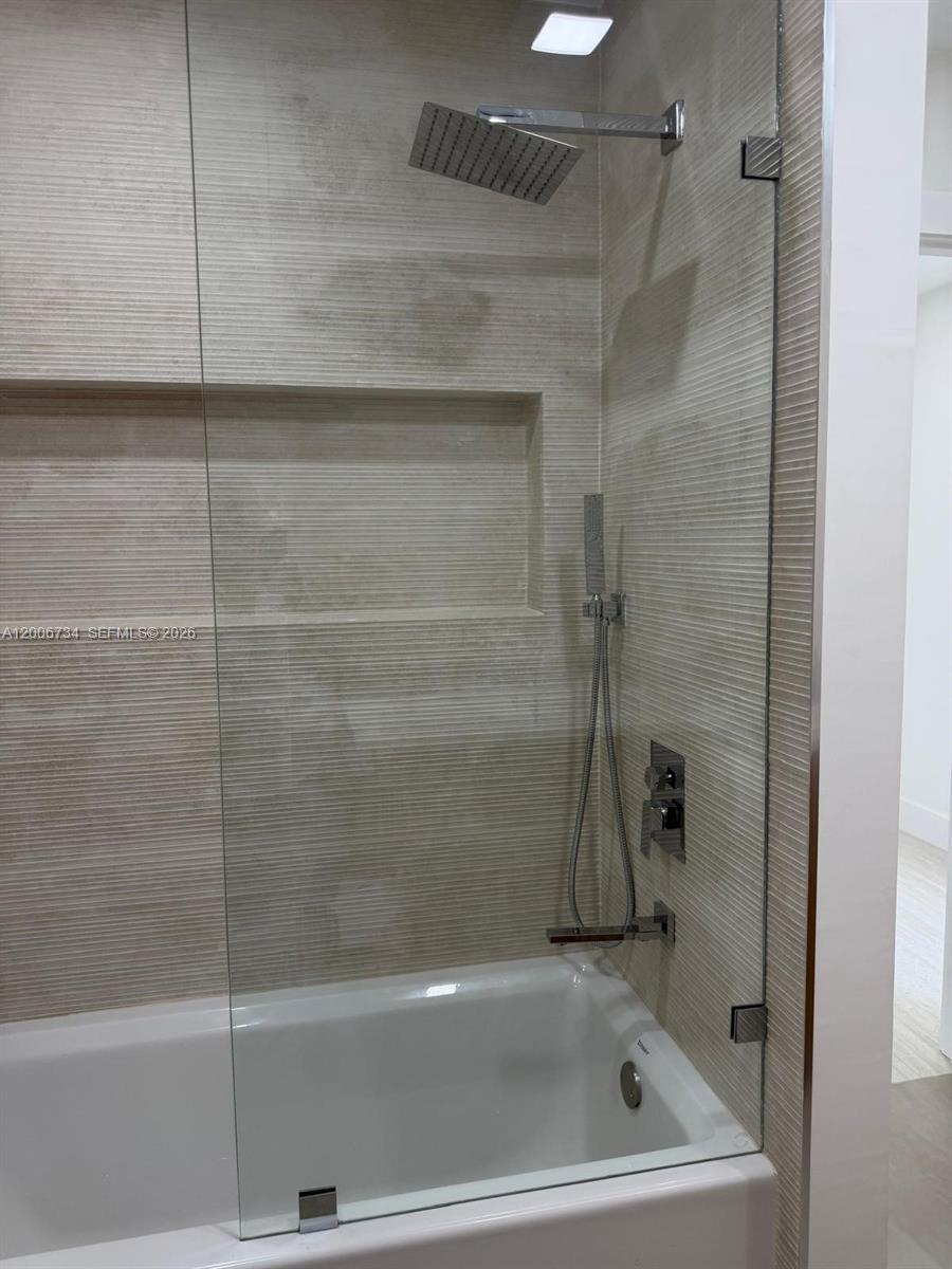 7917 Chula Vista Crescent Boca Raton, FL 33433 - Photo 15 of 28 a bathroom with a bathtub