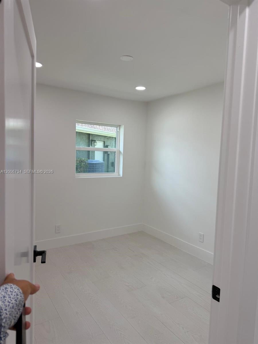 7917 Chula Vista Crescent Boca Raton, FL 33433 - Photo 25 of 28 a view of room and window
