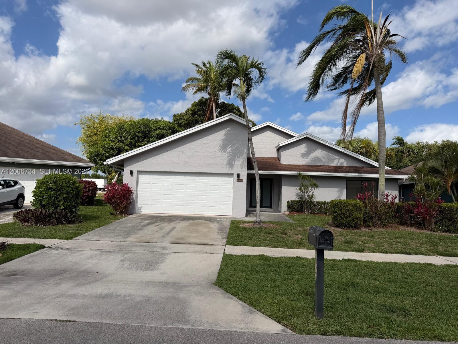 7917 Chula Vista Crescent Boca Raton, FL 33433 - Photo 9 of 28 a front view of house with yard and green space