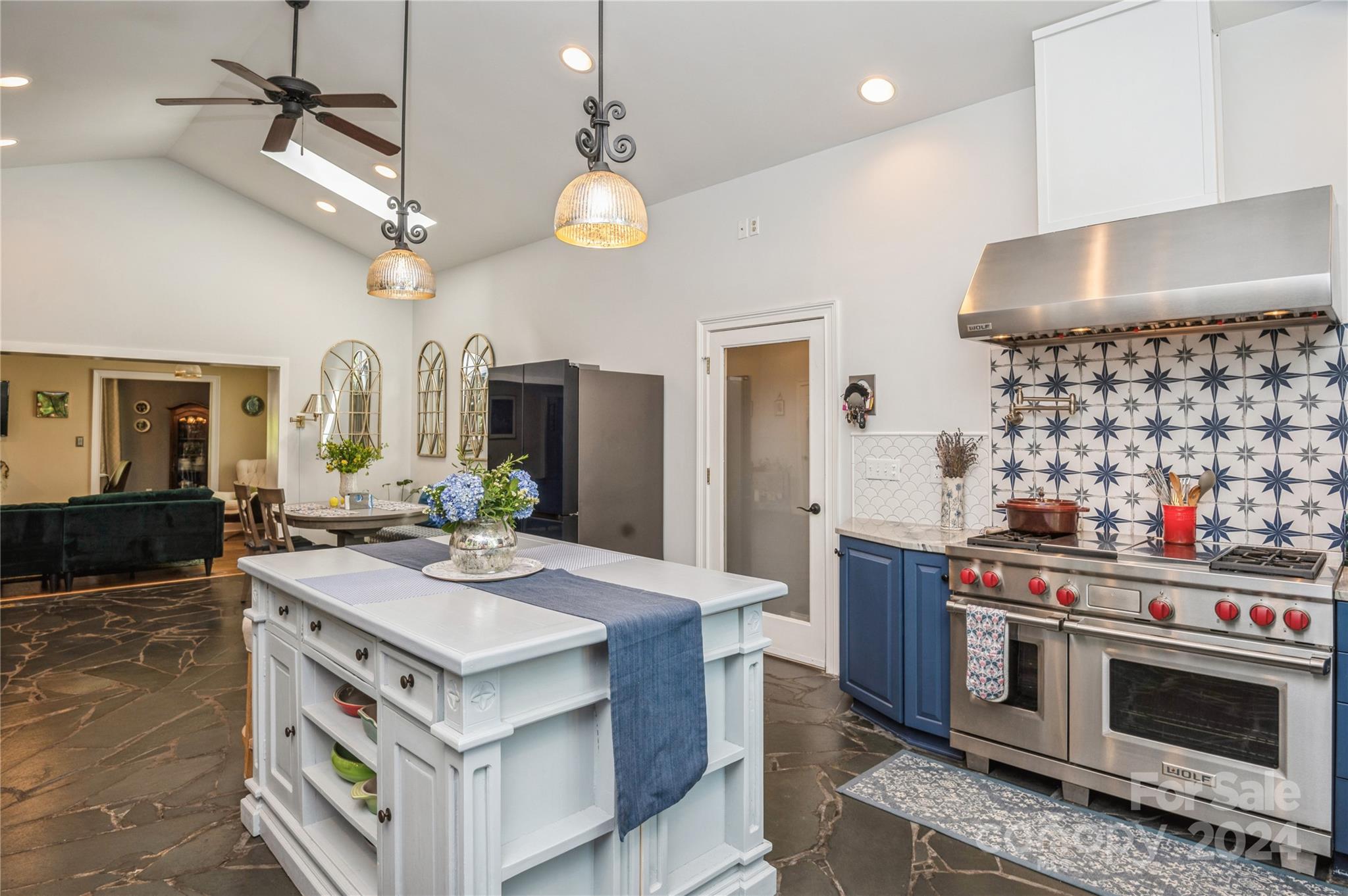 4027 Rutherford Drive Charlotte, NC 28210 - Photo 20 of 48 a kitchen with a stove and a microwave