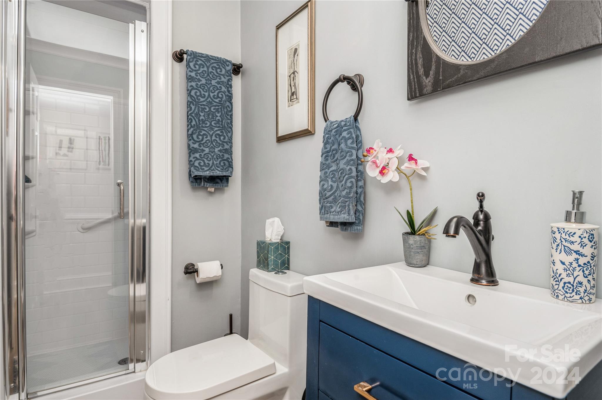 4027 Rutherford Drive Charlotte, NC 28210 - Photo 29 of 48 a bathroom with a sink toilet and shower