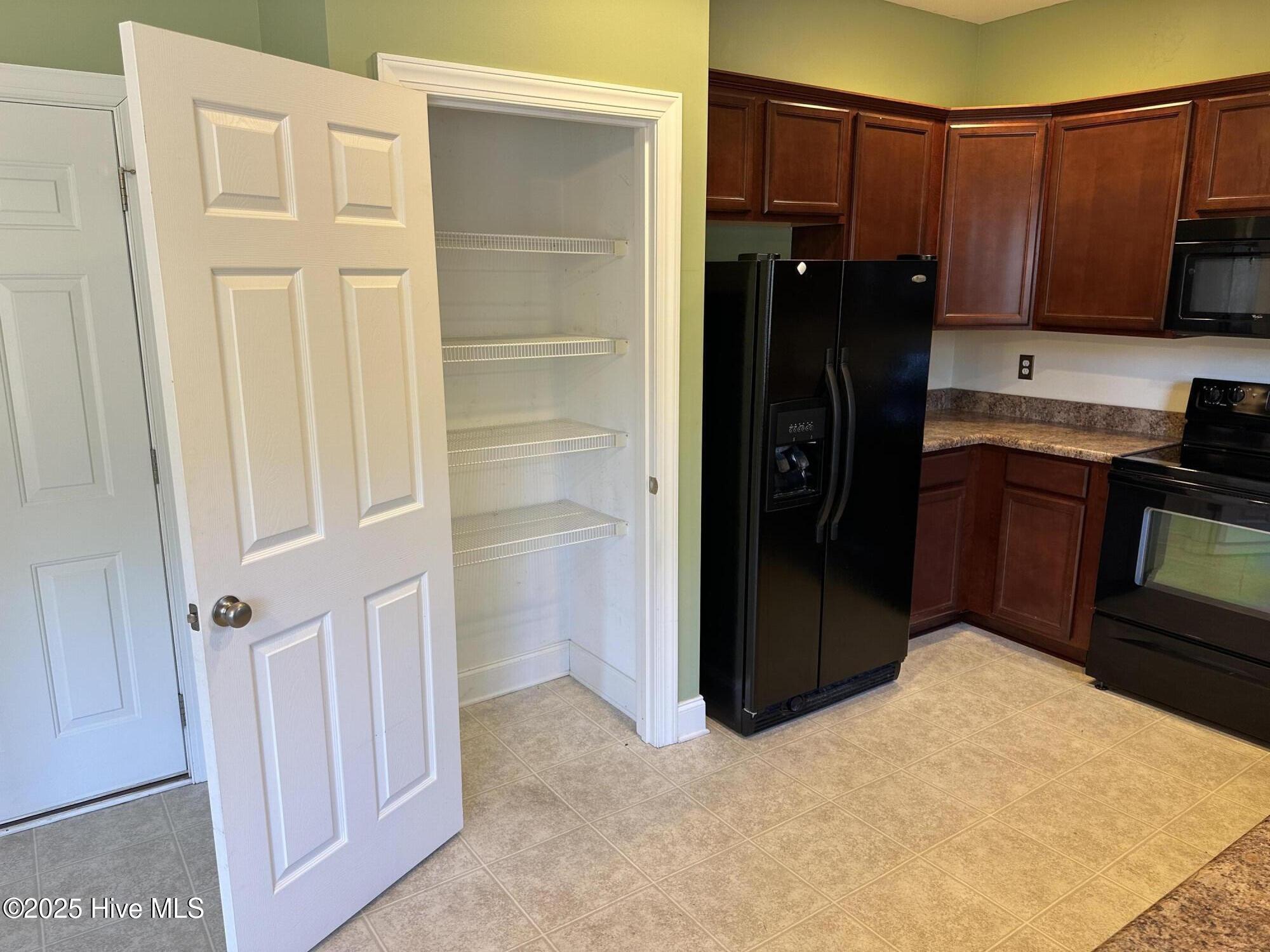 242 Emerald Ridge Road Jacksonville, NC 28546 - Photo 16 of 40 Pantry