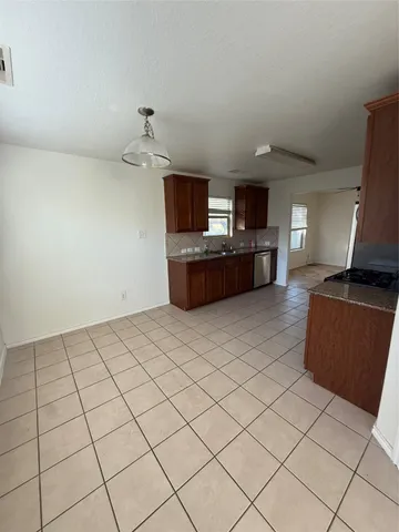 $2,100 | 4330 Sprangletop Avenue, Baytown, TX 77521
