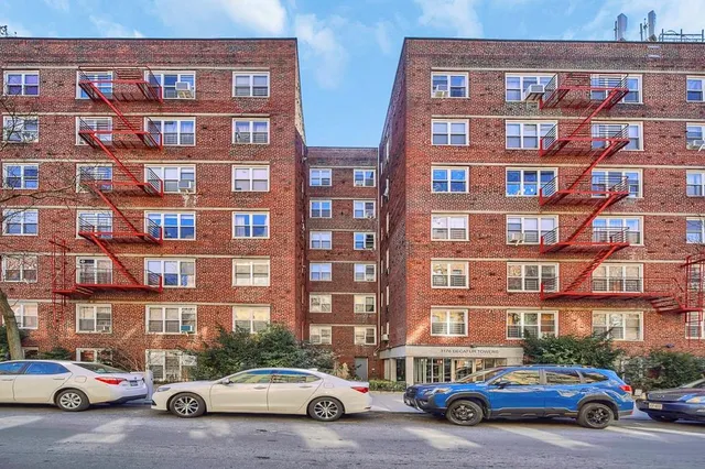 $115,000 | 3176 Decatur Avenue, Unit 1I | Norwood