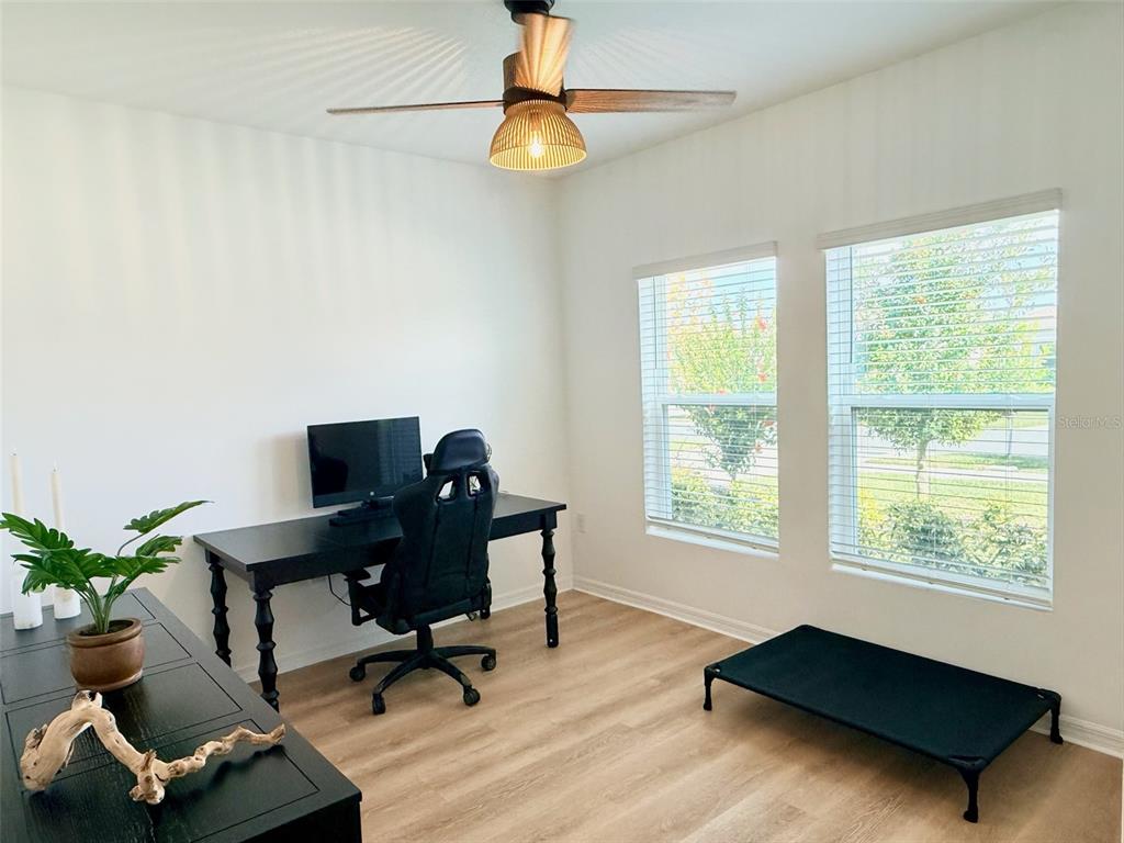 1126 Calico Pointe Circle Groveland, FL 34736 - Photo 4 of 28 a living room with furniture and a window