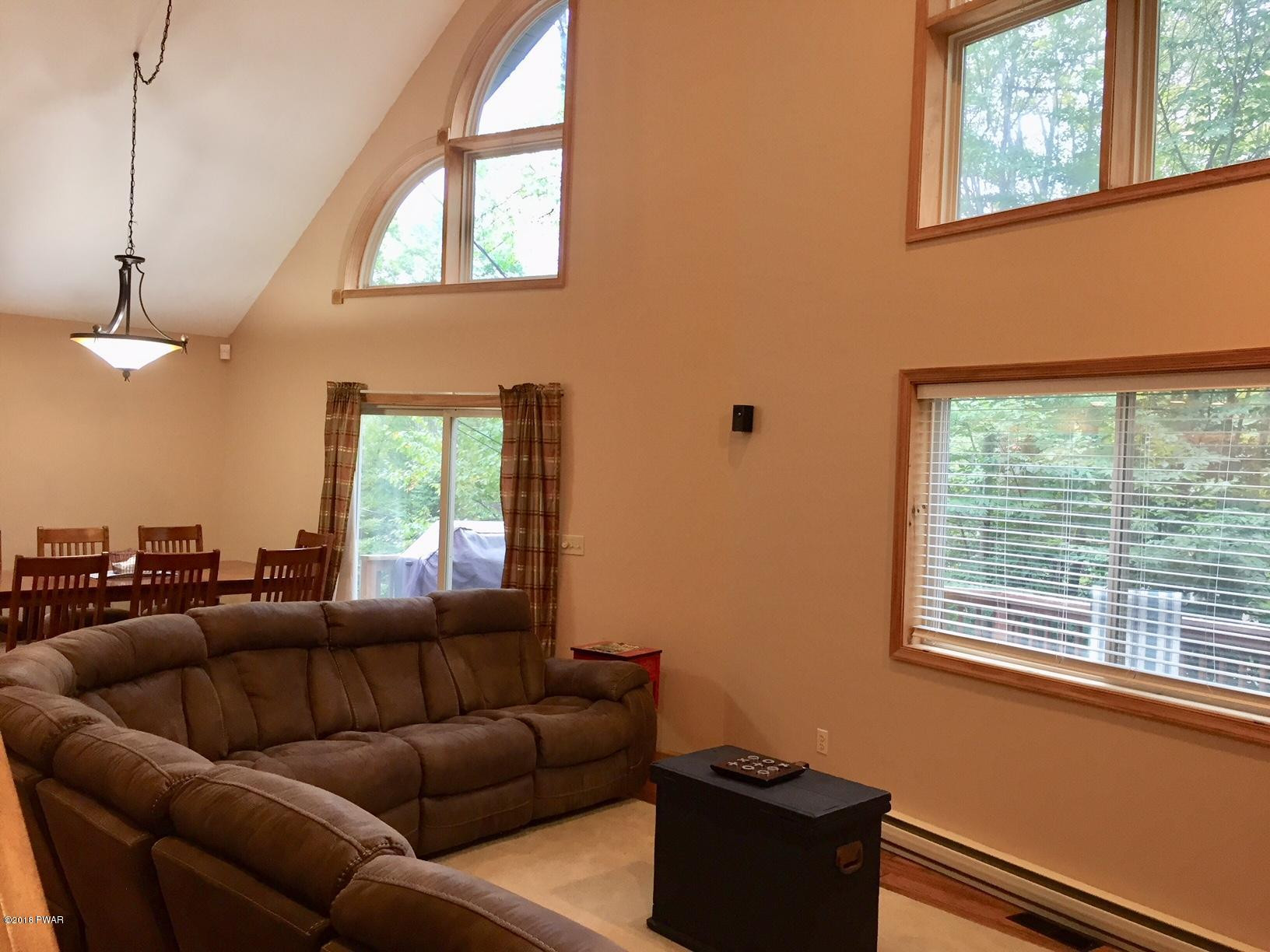 1272 Brookfield Road Lake Ariel, PA 18436 - Photo 9 of 31 LIVING ROOM