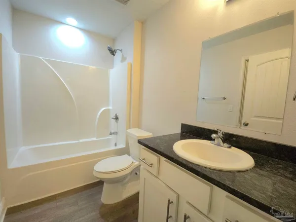 $1,200 | 313 North Navy Boulevard, Unit 1B, Pensacola, FL 32507
