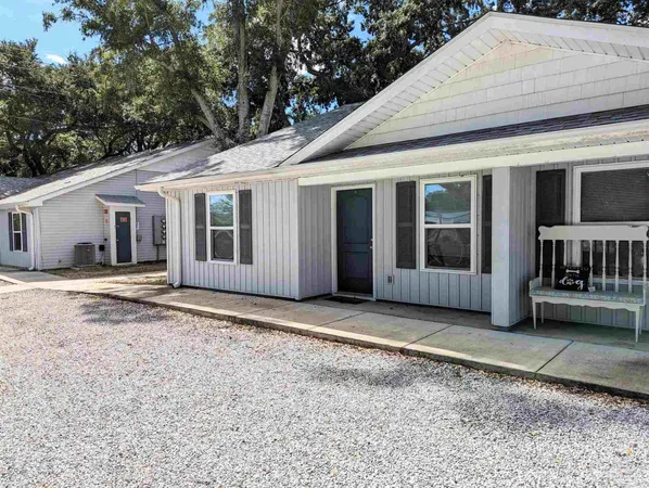 $1,200 | 313 North Navy Boulevard, Unit 1B, Pensacola, FL 32507