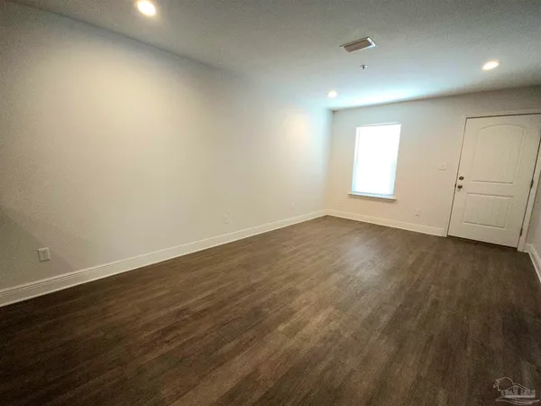 $1,200 | 313 North Navy Boulevard, Unit 1B, Pensacola, FL 32507