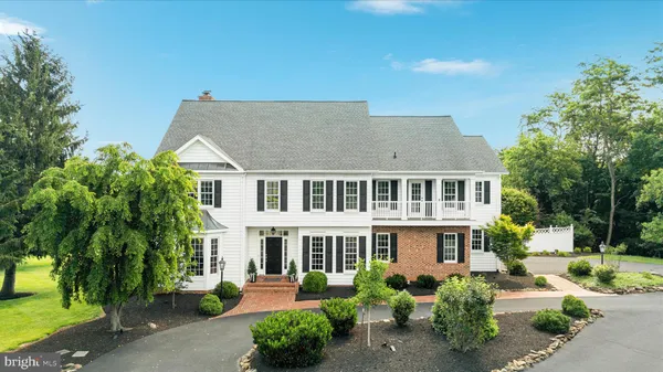 $1,369,000 | 17780 Stoneleigh Drive, Round Hill, VA 20141