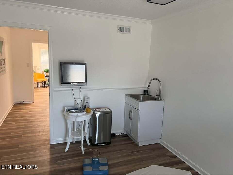 315 Ebenezer Road Knoxville, TN 37923 - Photo 11 of 21 597895118_10224166274063073_617583503575