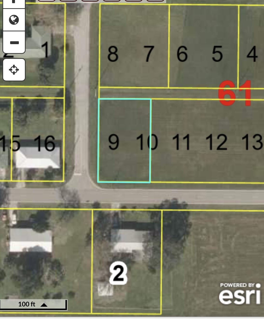 699 Avenue R Moore Haven, FL 33471 - Photo 3 of 3 a bathroom with a tub and shower