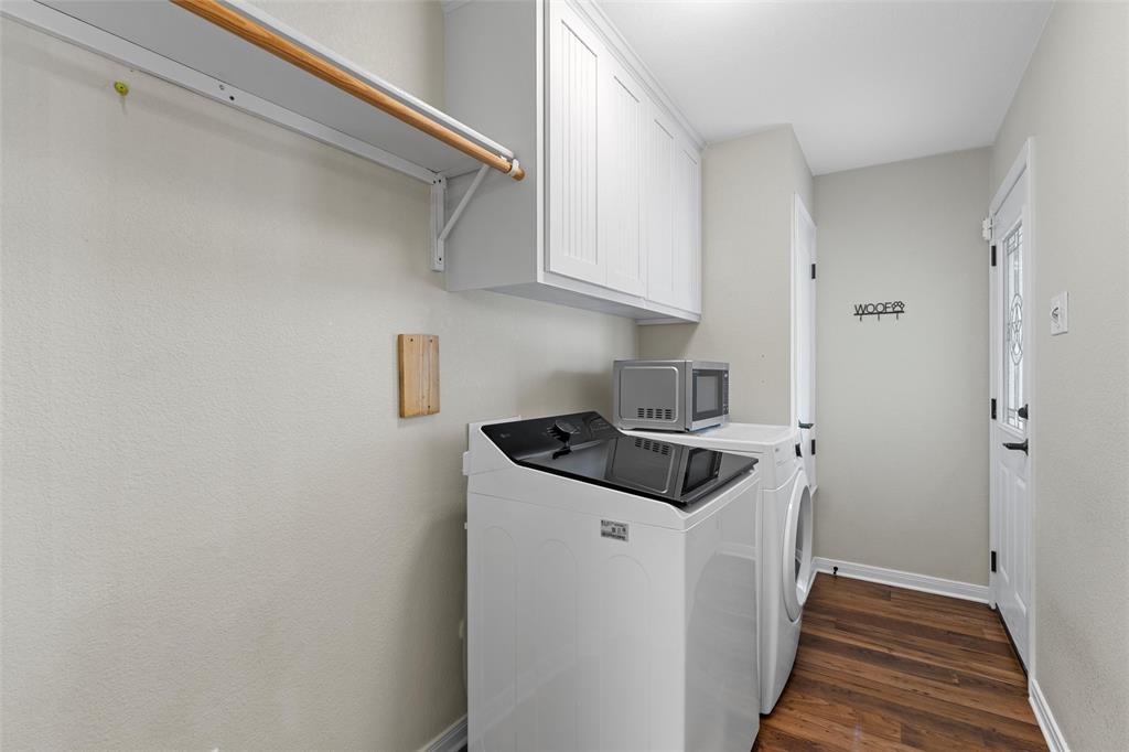 8224 Forest Ridge Drive Woodway, TX 76712 - Photo 15 of 38 a kitchen with a stove and a refrigerator