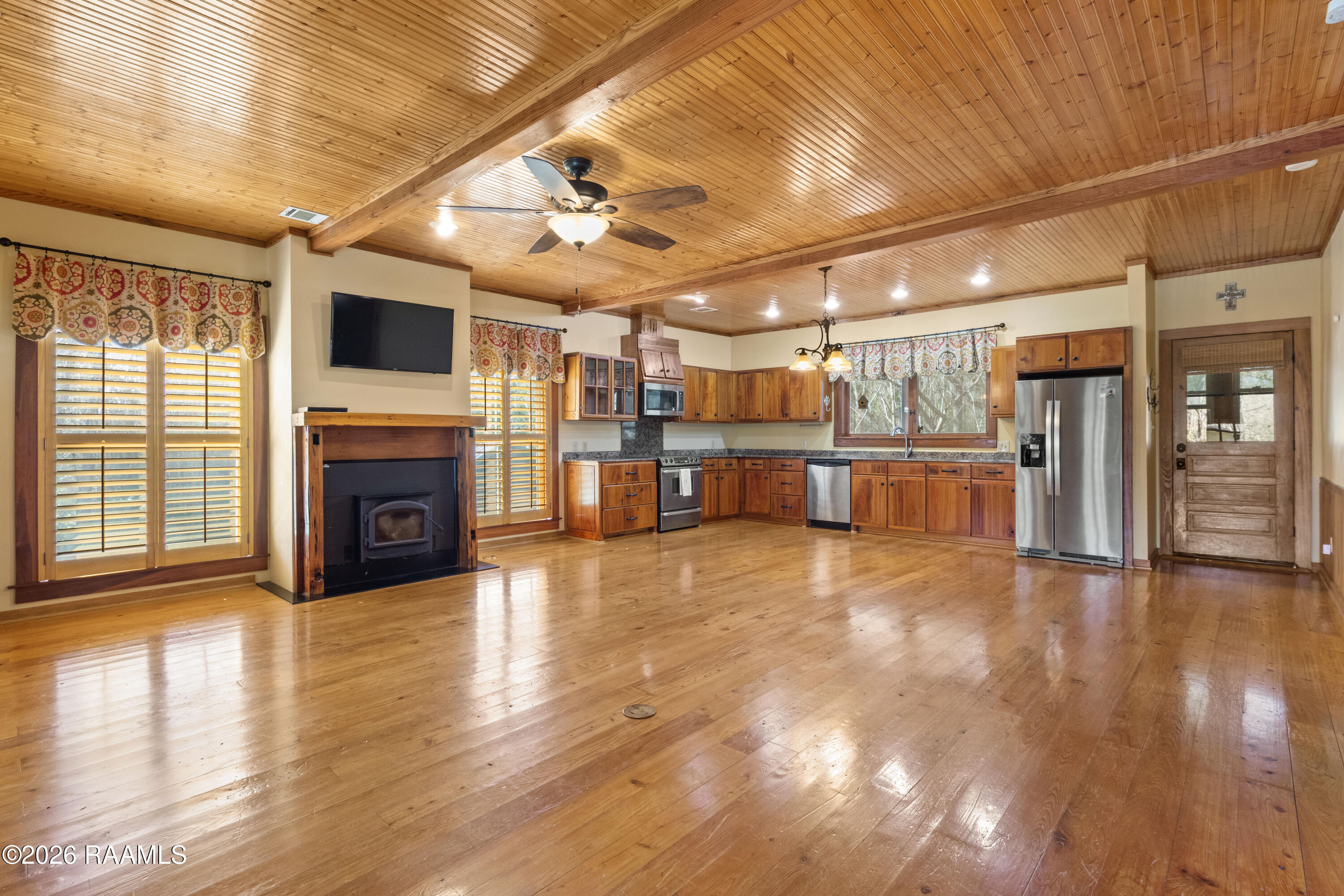 86 Hidden Hills Lake Road Arnaudville, LA 70512 - Photo 4 of 44 Living Room