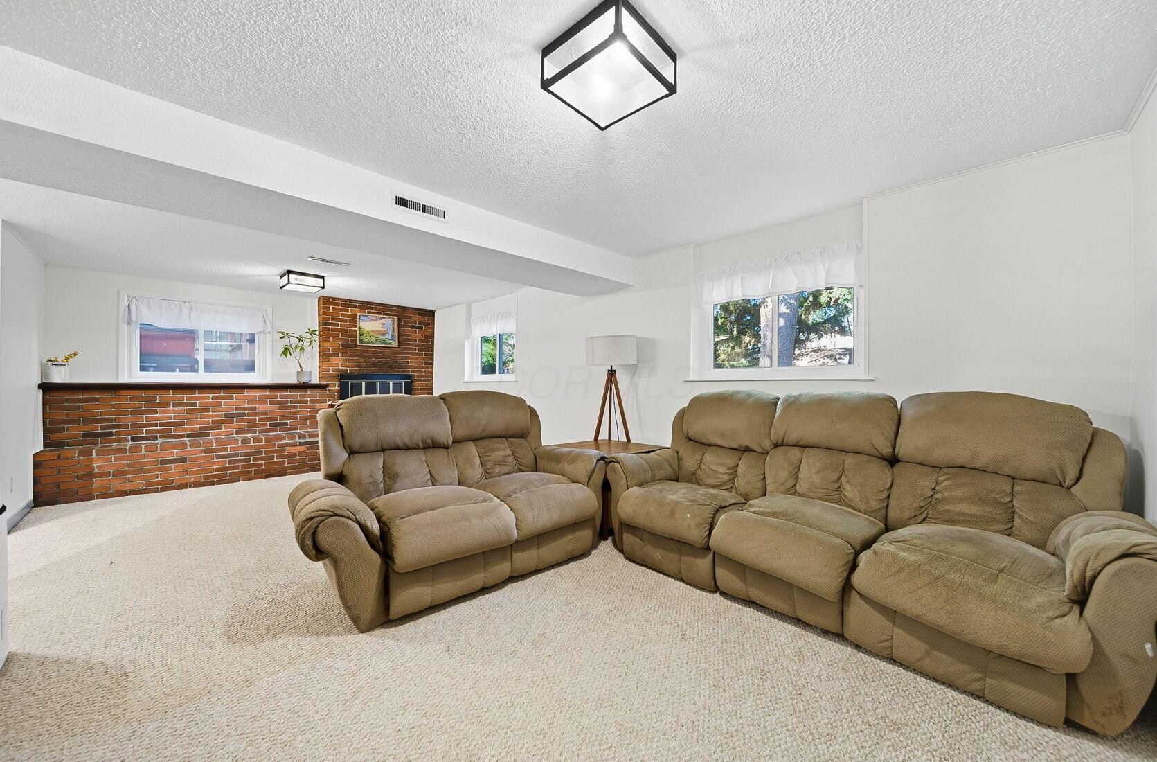 2627 Hubbell Road Columbus, OH 43232 - Photo 24 of 35 LR space