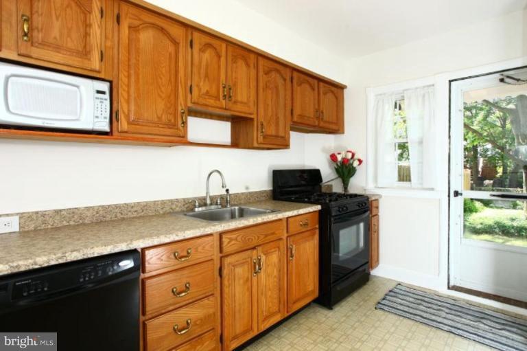 101 Murdock Road Baltimore, MD 21212 - Photo 2 of 12 Kitchen