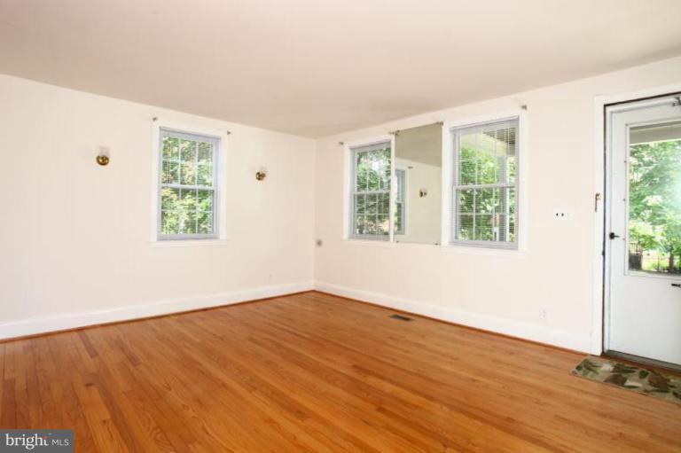 101 Murdock Road Baltimore, MD 21212 - Photo 4 of 12 Living Room #2