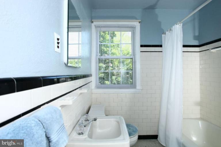 101 Murdock Road Baltimore, MD 21212 - Photo 6 of 12 Master Bath