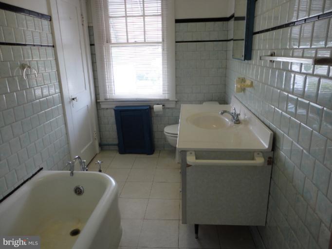 6906 Sollers Point Road Dundalk, MD 21222 - Photo 3 of 17 Bath
